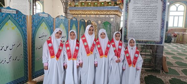 جشن تکلیف جمعی از غنچه‌های باغ ایمان در شهرستان کمیجان 