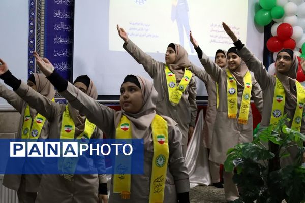 همایش «یاوران انقلاب» در مدرسه شهیدپاکنژاد ناحیه 2 یزد