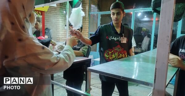 غرفه دهه نودی ها در هشتاد و هشتمین شب از اجتماعات مردمی 