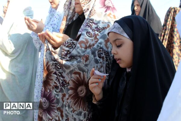 اقامه نماز عید سعید فطر در فاروج 