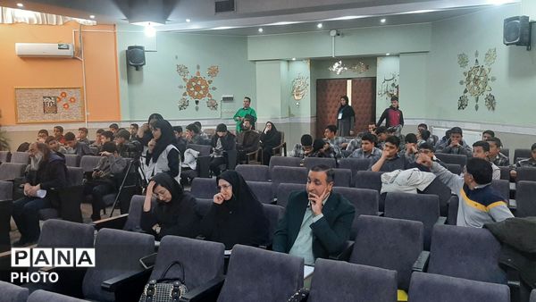 رقابت گروه‌های سرود در چهل‌وچهارمین جشنواره فرهنگی‌هنری ناحیه هفت