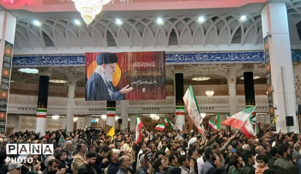 وداع با پیکر شهید امیر سرلشکر سید عبدالرحیم موسوی در حرم بانوی کرامت