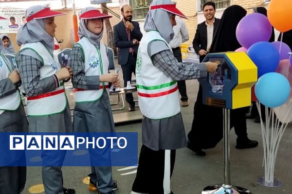 آیین جشن عاطفه‌ها در دبستان امام جعفر صادق(ع) ناحیه سه