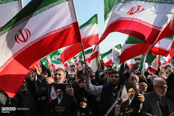 مراسم بیعت با سومین رهبر انقلاب در تهران - 2