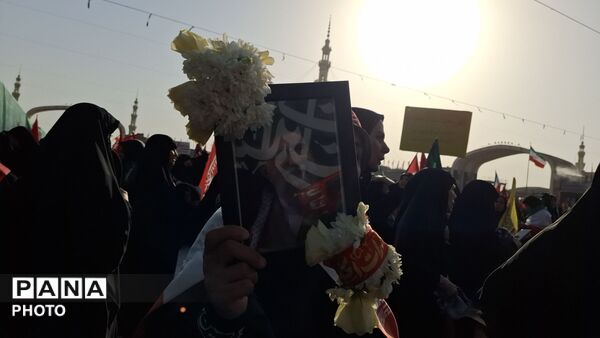 وداع پرشور نوجوانان با آقای شهید ایران 