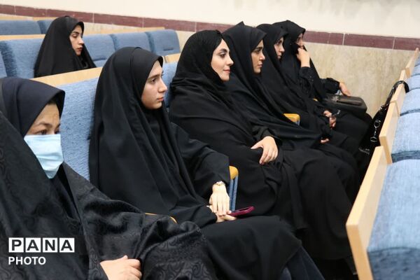 همایش «سیری در سیره رهبر شهید» ویژه فرهنگیان ابرکوه