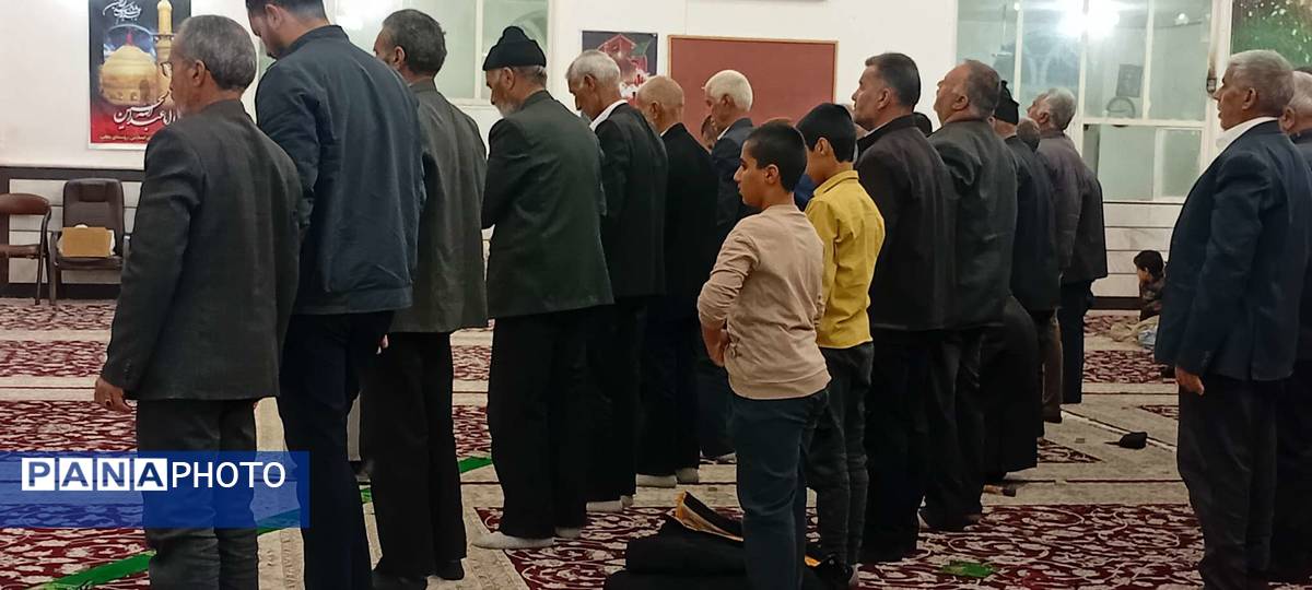 نماز جماعت در شب میلاد حضرت زهرا س در خلیل آباد