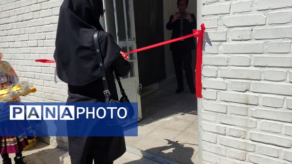 نواختن زنگ سلامت در مدرسه دخترانه ضحی ۱ شهرستان شیروان