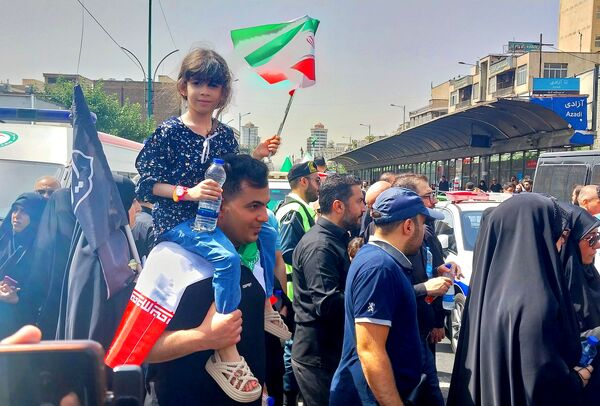 وداع تهرانی‌ها با پیکر مطهر شهدای حمله تروریستی رژیم صهیونیستی 