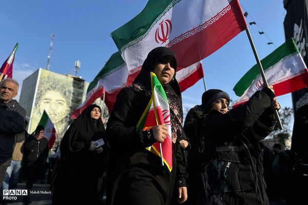 مراسم بیعت با سومین رهبر انقلاب در تهران - 1