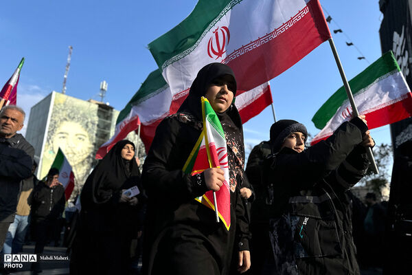 مراسم بیعت با سومین رهبر انقلاب در تهران - 1