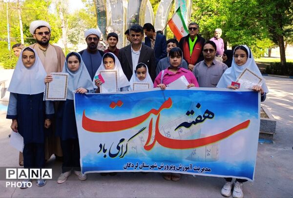 همدلی مسئولان و مردم در پیاده‌روی خانوادگی گامی بلند به سوی سلامتی و انسجام شهری