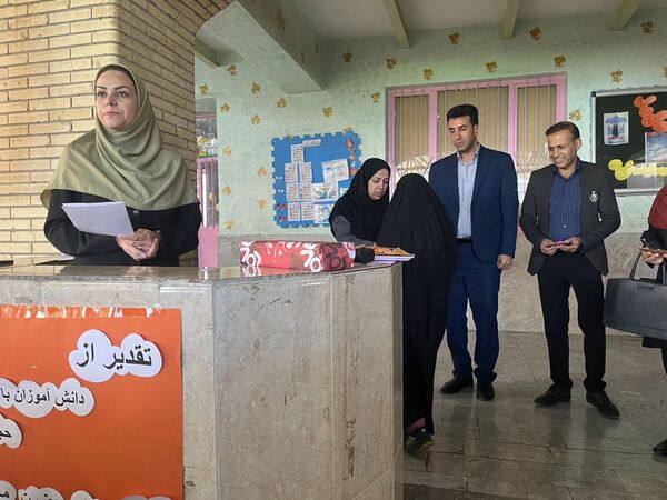 تجلیل از دانش‌آموزان محجبه 