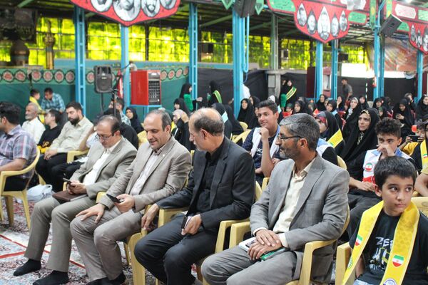 محفل دانش‌آموزان استان اصفهان در سوگ رحلت امام خمینی(ره) و شهدای خدمت