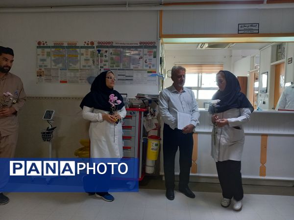 قدردانی پیشتازان دبیرستان باقریه از فرشتگان سفیدپوش در بیمارستان موسی بن جعفر(ع)