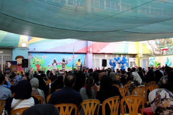 جشن شکوفه‌ها در دبستان منوچهر رزاقی ناحیه۳ مشهد