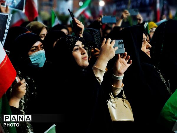 نسل نو در گلوگاه پای کار وطن