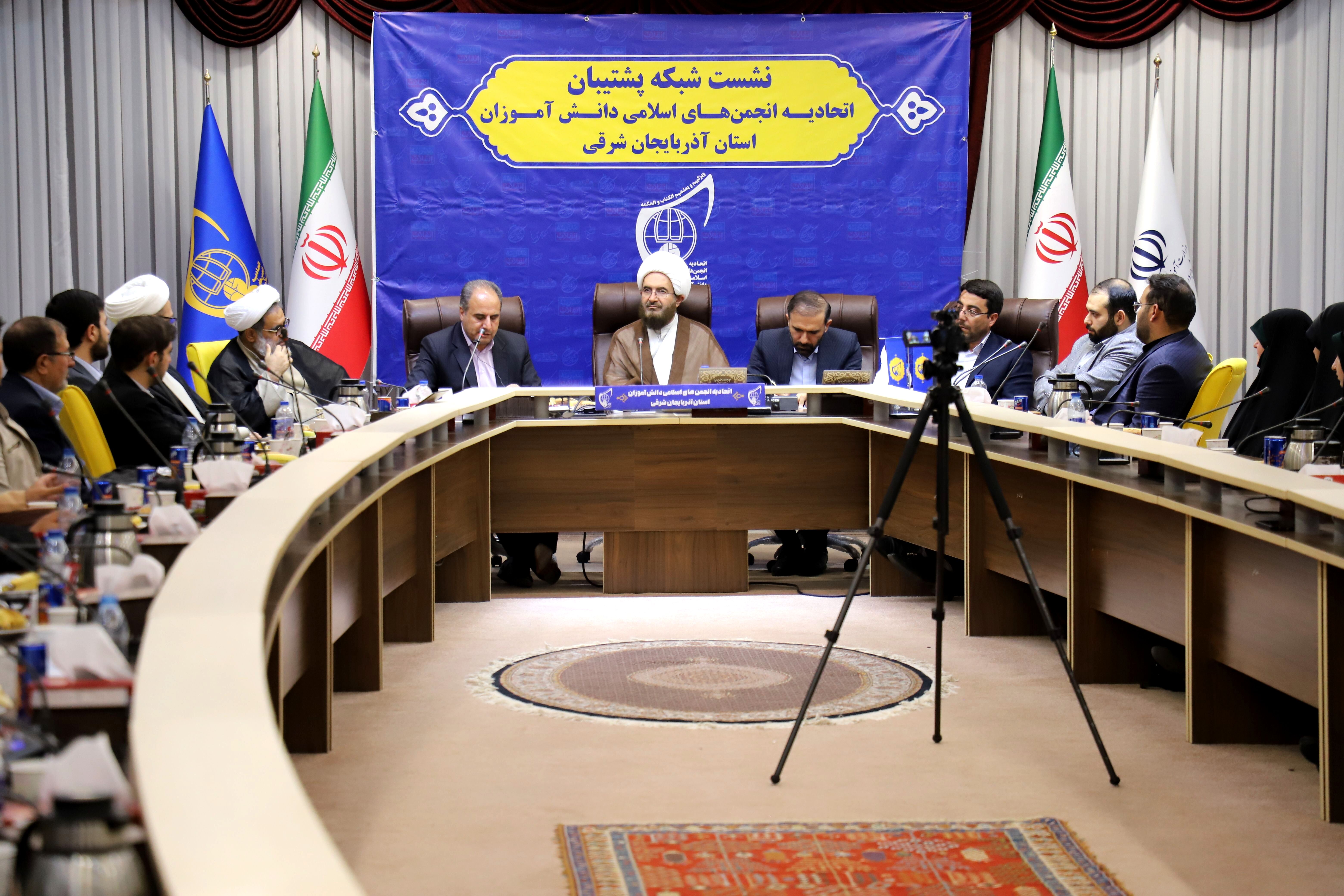 اهمیت تربیت انقلابی در اتحادیه‌های دانش‌آموزی