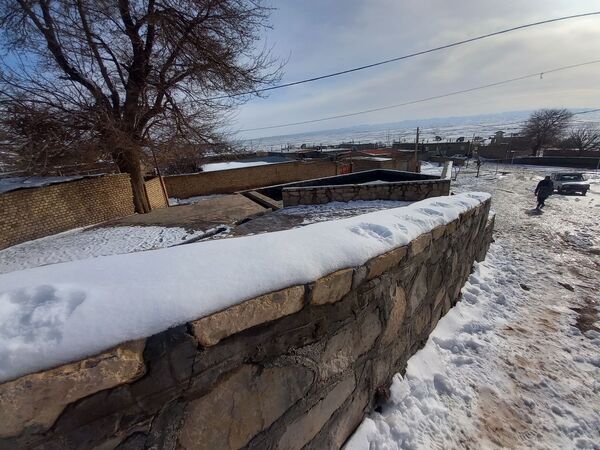 بارش برف زمستانی در روستا بتو 