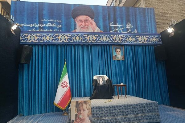 اردوی زیارتی دانشجومعلمان قم در مرقد امام و بیت رهبر شهید