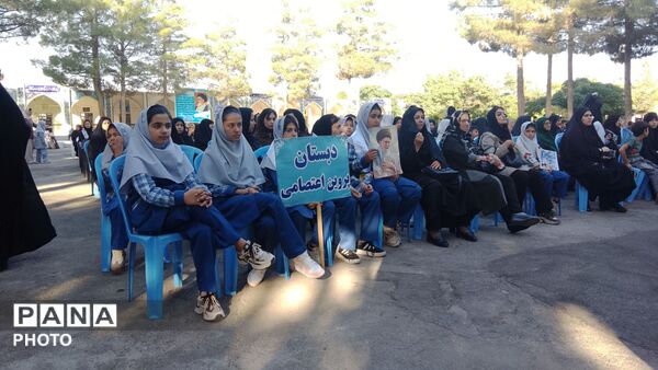 مراسم گرامیداشت هفته دفاع مقدس در گلزار شهدای شهرستان نیشابور 