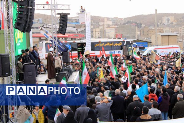 حضور گسترده اقشار مختلف مردم پردیس در راهپیمایی ۲۲ بهمن
