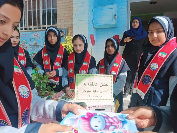جشن عاطفه ها در دبستان ناهید نخودی
