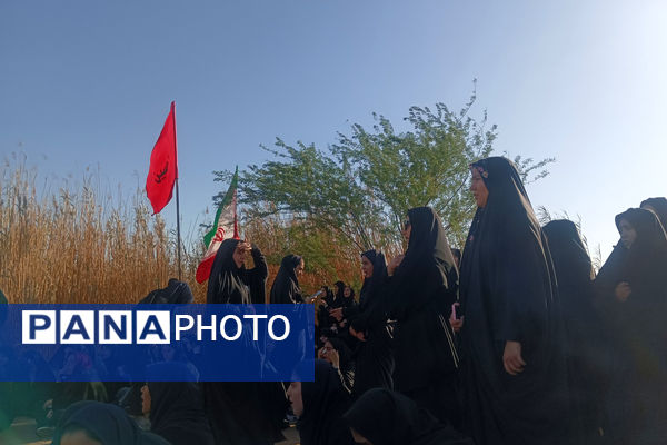 قدم گذاشتن دانش‌آموزان رباط‌کریم بر خاک پاک شلمچه