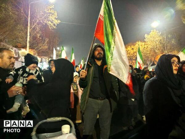 حرکت دسته عزاداری درسومین شب شهادت امام خامنه ای از پنجراه تا مسجد جامع