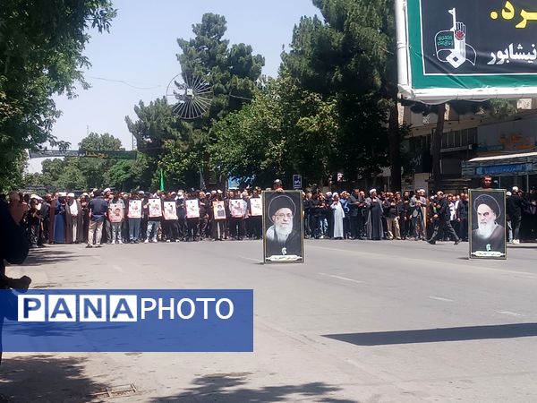 مراسم زنجیر زنی و سینه زنی به مناسبت سالگرد رحلت امام در نیشابور 