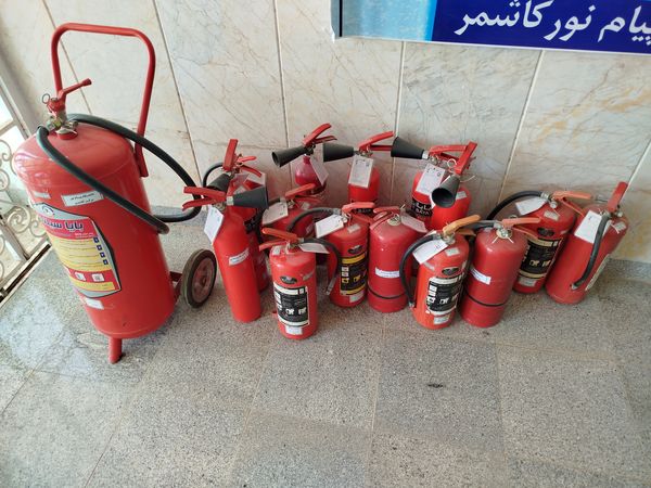 مانور آتش نشانی به مناسبت هفته پدافند غیر عامل در دانشگاه پیام نور کاشمر