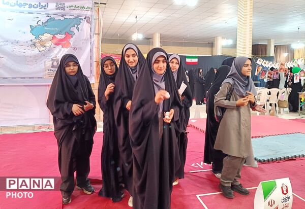 آغاز بازدید دانش‌آموزان از «پاتوق نوجوان مبارز» و غرفه‌های تخصصی