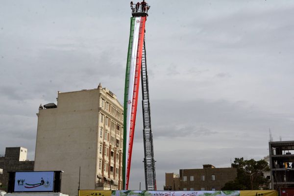 حماسه دانش‌آموزان اسلامشهر در ۲۲بهمن