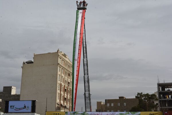 حماسه دانش‌آموزان اسلامشهر در ۲۲بهمن