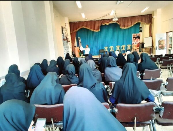 آزمون لیگ‌جت با شعار «جهاد ما جهاد تبیین» در خانمیرزا