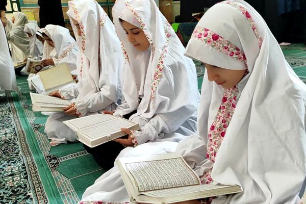 حضور دانش آموزان دبستان هدی یک در مسجد صاحب الزمان (عج) 