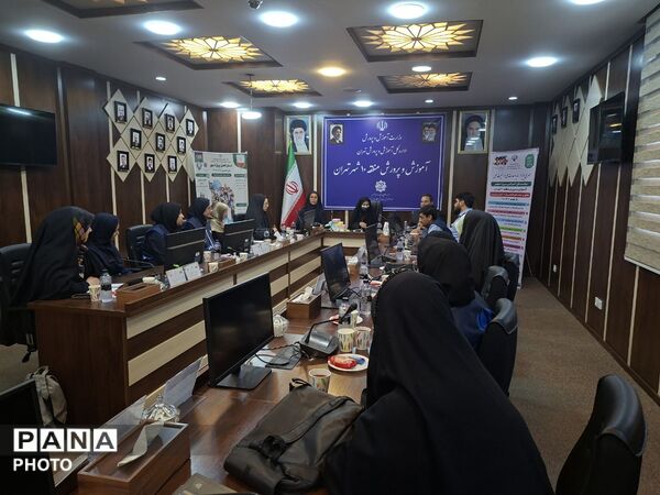 آیین تقدیر از دانش آموز خبرنگاران منطقه ۱۰ تهران 