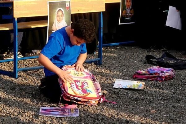 دلنش آموزان گرگانی در سوگ دانش آموزان میناب