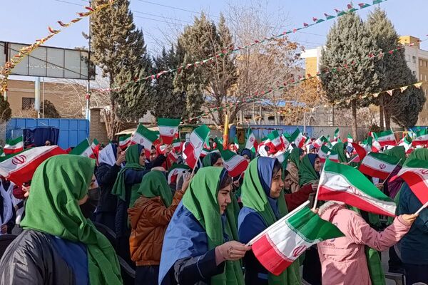زنگ انقلاب در ملارد با حضور مدیرکل آموزش و پرورش شهرستانهای تهران نواخته شد