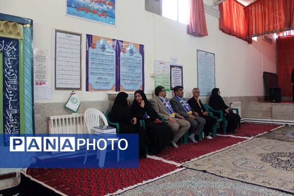 بازدید مدیر سازمان دانش‌آموزی استان و همکاران ستادی از مدارس تشکیلاتی زرند 