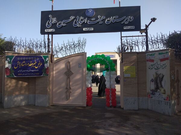 نواخته شدن زنگ مهر،زنگ خیرین و زنگ ایثار  در دبیرستان حسین ملایی