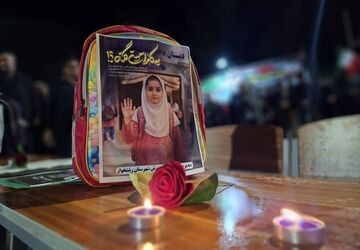 آیین بزرگداشت چهلم شهدای دانش‌آموز میناب در رشتخوار 
