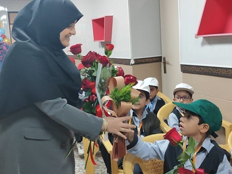 آیین جشن شکوفه‌ها در دبستان شاهد شهید بهنام محمدی ناحیه 2 کرج 