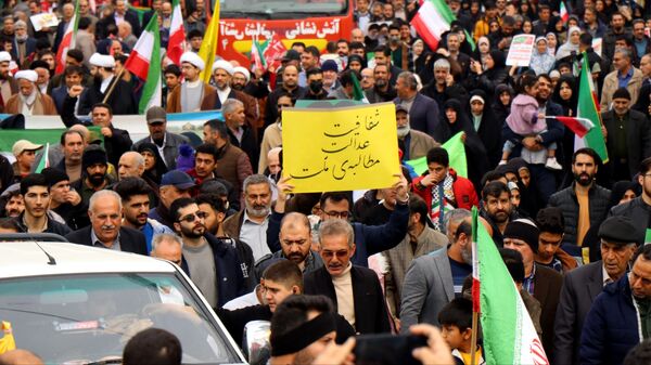 حضور پرشور مردم پاکدشت در راهپیمایی ۲۲ بهمن 