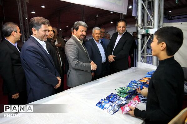 افتتاح نمایشگاه کالاهای اساسی استان در همدان