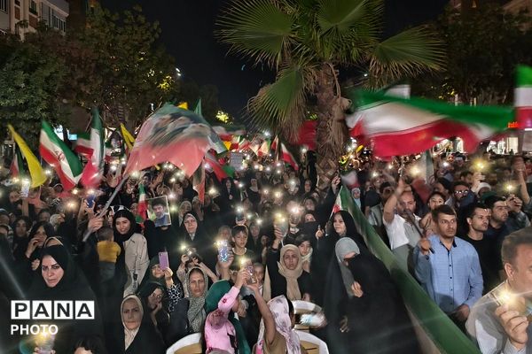 قرار شبانه مردم نسیم شهری در بهارستان دو