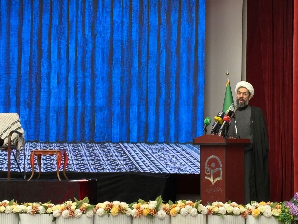 وضعیت کنونی جهان و منطقه به مانند «آتشفشانی در کانون» و «طوفانی عظیم» است