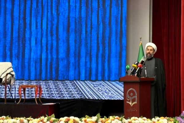 وضعیت کنونی جهان و منطقه به مانند «آتشفشانی در کانون» و «طوفانی عظیم» است
