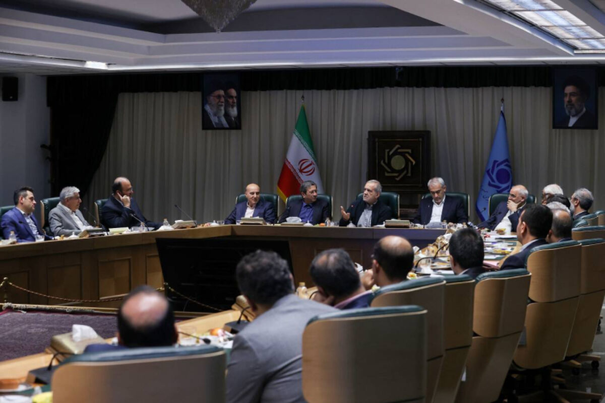 فرمان رئیس‌جمهور برای ثبات بازار ارز/ محکم ایستاده‌ایم، آمریکا در جنگ اقتصادی نیز ناکام خواهد ماند‌