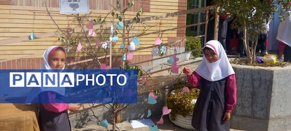 تقدیر از دانش‌آموزان برتر قرآنی در دبستان حضرت رقیه (س)